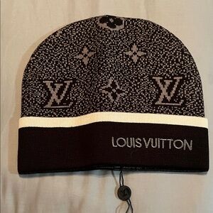 Louis Vuitton Black & White Monogram Knit Hat with Logo Cuff ( beenie)